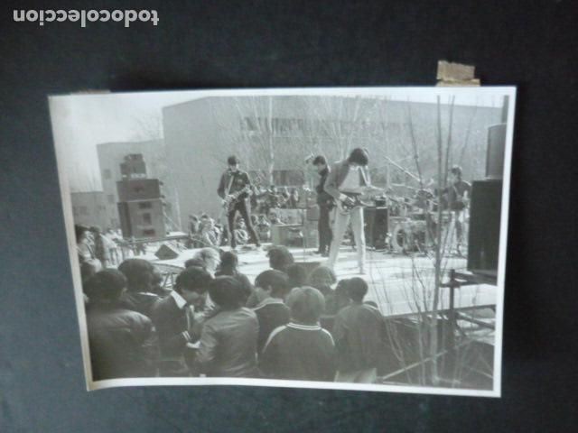 Fotograf&iacute;a antigua: MADRID PASEO DE JOHN LENON ANTIGUA FOTOGRAFIA ORIGINAL 18 X 13 CM