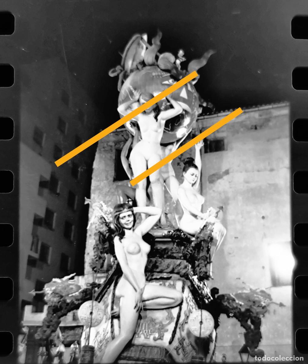 Fotograf&iacute;a antigua: Antiguo negativo de fotograf&iacute;a. Falla plaza del Pilar. Fallas de Valencia. A&ntilde;o 1985