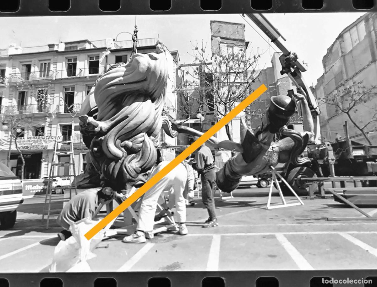 Fotograf&iacute;a antigua: Antiguo negativo de fotograf&iacute;a. Falla plaza mercado central. A&ntilde;o 1997.