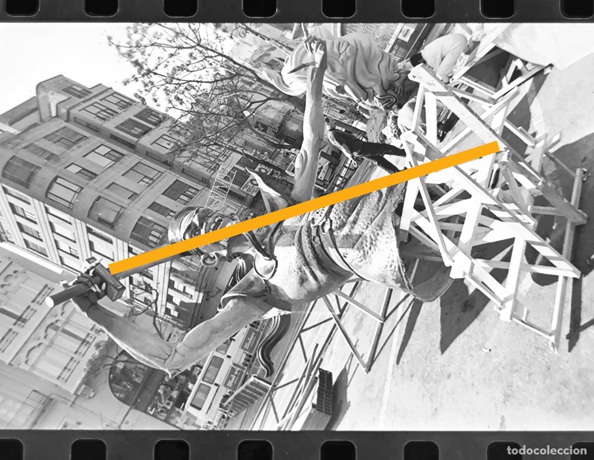 Fotograf&iacute;a antigua: Antiguo negativo de fotograf&iacute;a. Falla plaza mercado central. A&ntilde;o 1997.