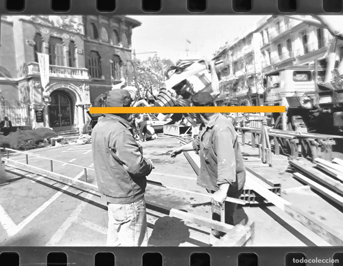 Fotograf&iacute;a antigua: Antiguo negativo de fotograf&iacute;a. Falla plaza mercado central. A&ntilde;o 1997.