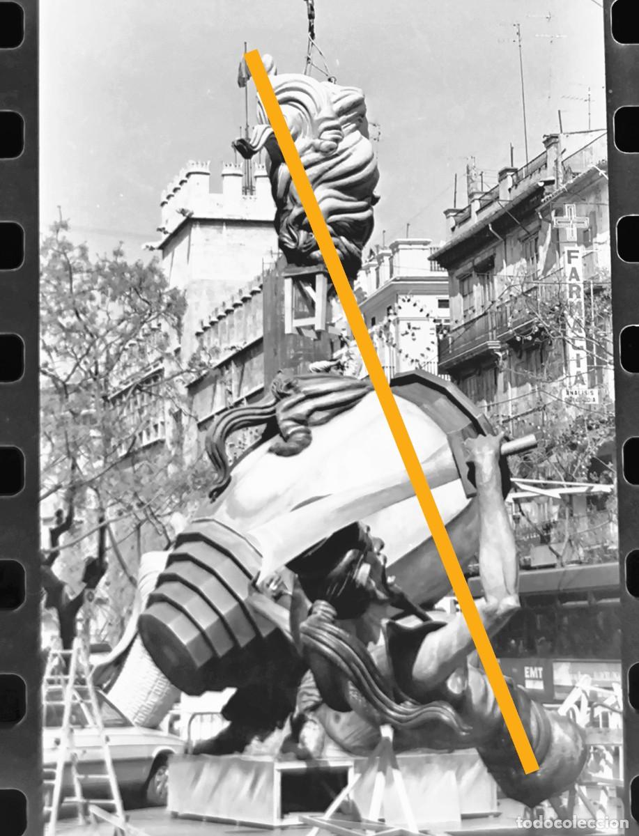 Fotograf&iacute;a antigua: Antiguo negativo de fotograf&iacute;a. Falla plaza mercado central. A&ntilde;o 1997.