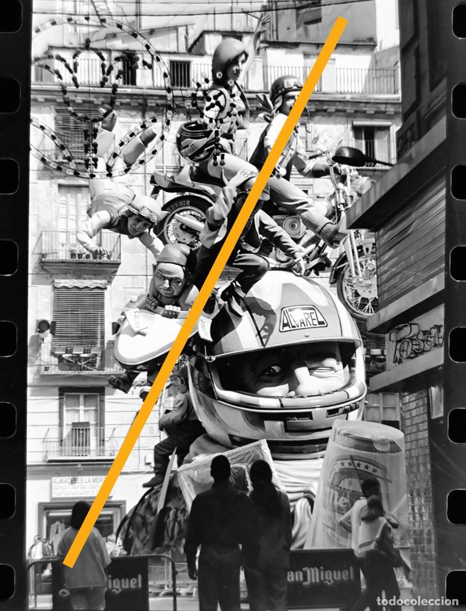 Fotograf&iacute;a antigua: Antiguo negativo de fotograf&iacute;a. Falla plaza de la Merced. A&ntilde;o 1997.