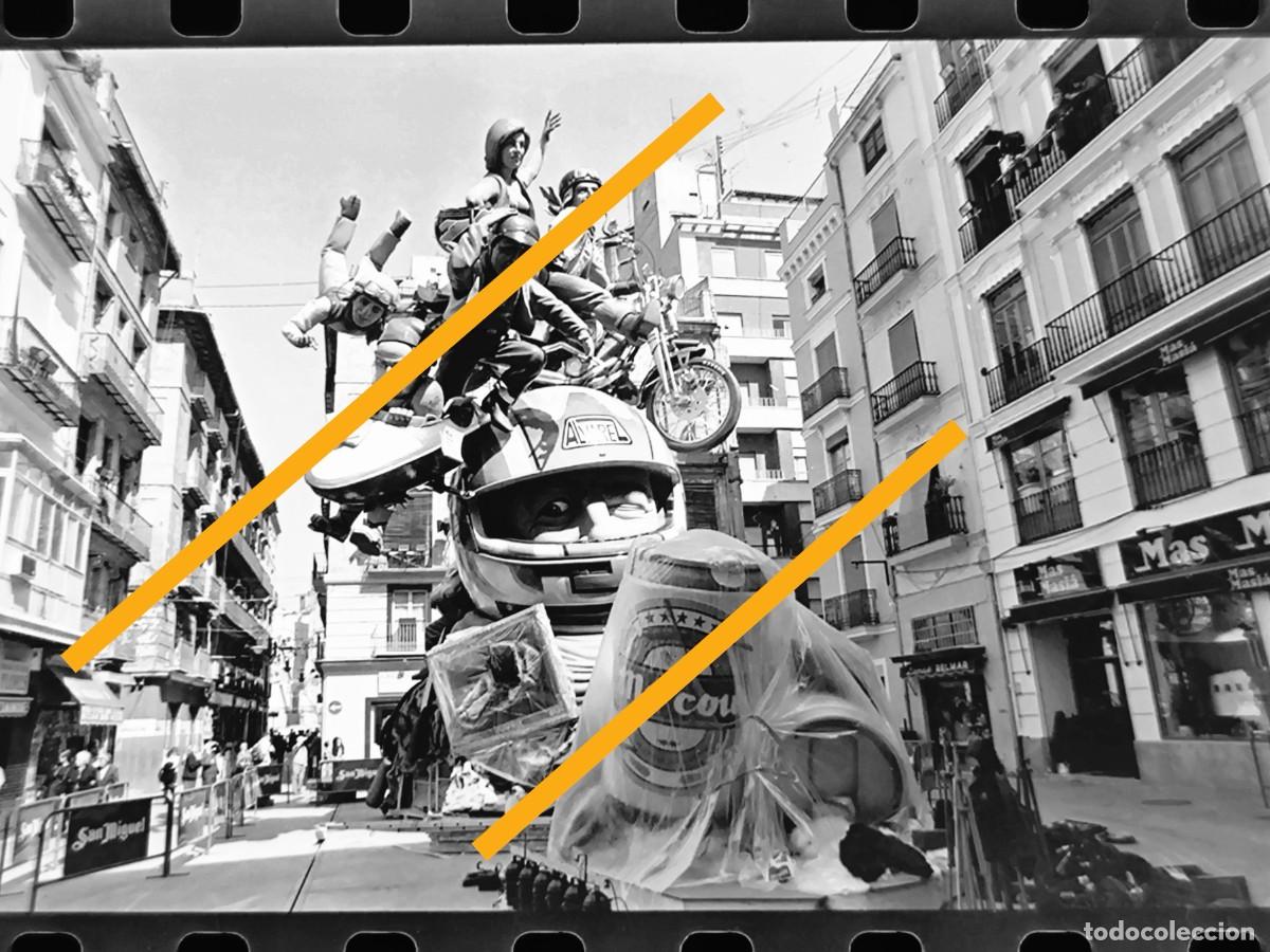 Fotograf&iacute;a antigua: Antiguo negativo de fotograf&iacute;a. Falla plaza de la Merced. A&ntilde;o 1997.