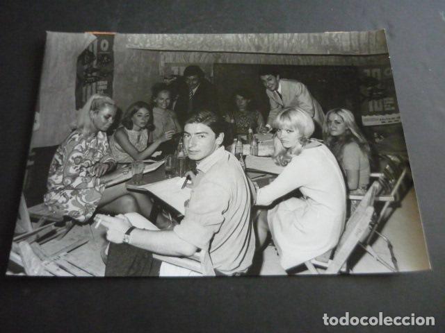 Fotografia antica: BENIDORM ALICANTE FESTIVAL DE LA CANCION 1968 ANTIGUA FOTOGRAFIA 18 X 24 CM