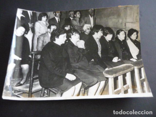 Fotograf&iacute;a antigua: BARCELONA CUARTEL GUARDIA CIVIL ATENTADO ETA 1977 ANTIGUA FOTOGRAFIA 24 X 18 CM