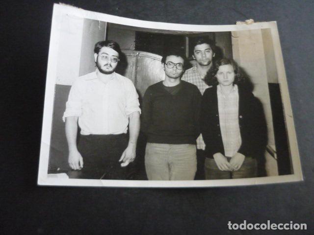 Fotograf&iacute;a antigua: TERRORISTAS TERRA LLIURE DETENIDOS 1977 ANTIGUA FOTOGRAFIA 13 X 18 CM