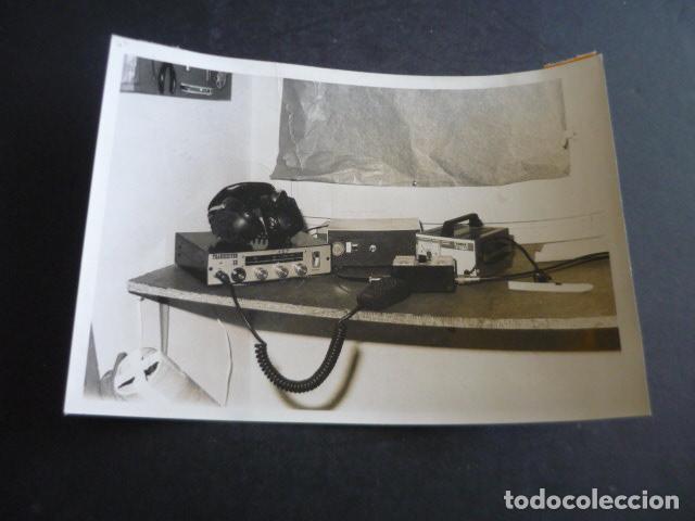 Fotograf&iacute;a antigua: TERRORISTAS TERRA LLIURE DETENIDOS 1977 ANTIGUA FOTOGRAFIA 13 X 18 CM