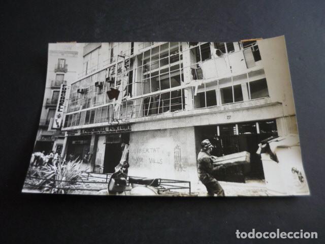 Fotograf&iacute;a antigua: BARCELONA ATENTADO TERRORISTA CONTRA LA SEDE REVISTA EL PAPUS 1977 ANTIGUA FOTOGRAFIA 13 X 18 CM