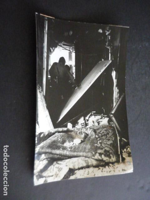Alte Fotografie: BARCELONA ATENTADO TERRORISTA CONTRA LA SEDE REVISTA EL PAPUS 1977 ANTIGUA FOTOGRAFIA 13 X 18 CM