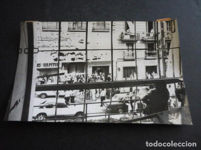 Fotograf&iacute;a antigua: BARCELONA ATENTADO TERRORISTA CONTRA LA SEDE REVISTA EL PAPUS 1977 ANTIGUA FOTOGRAFIA 13 X 18 CM
