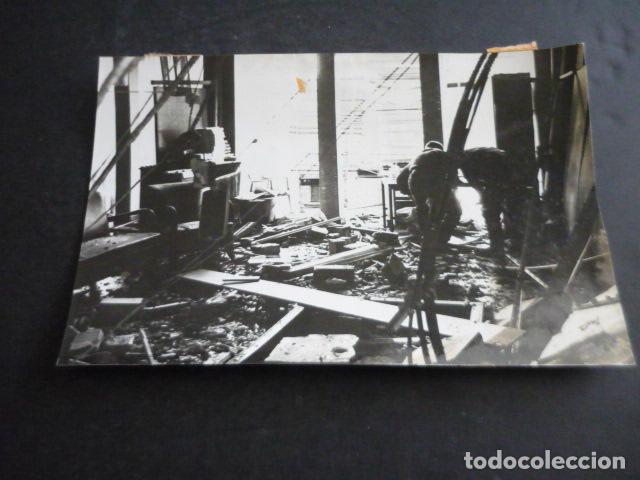 Fotograf&iacute;a antigua: BARCELONA ATENTADO TERRORISTA CONTRA LA SEDE REVISTA EL PAPUS 1977 ANTIGUA FOTOGRAFIA 13 X 18 CM