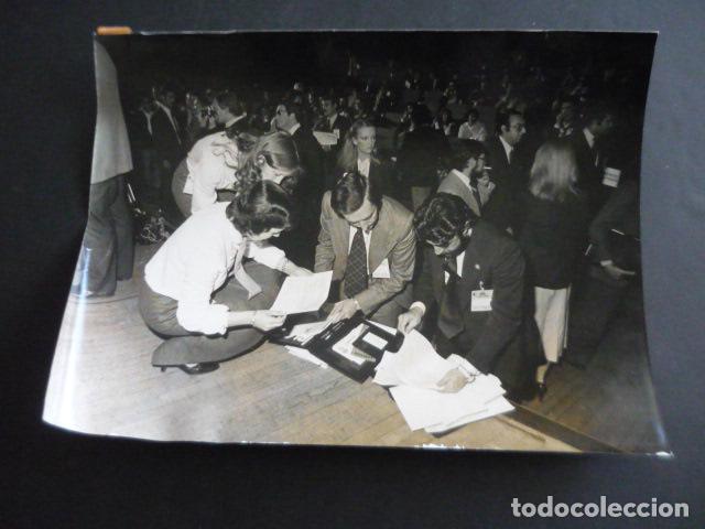 Fotograf&iacute;a antigua: MADRID 1978 PRIMER CONGRESO UCD PARTIDO POLITICO TRANSICCION ANTIGUA FOTOGRAFIA 24 X 18 CM
