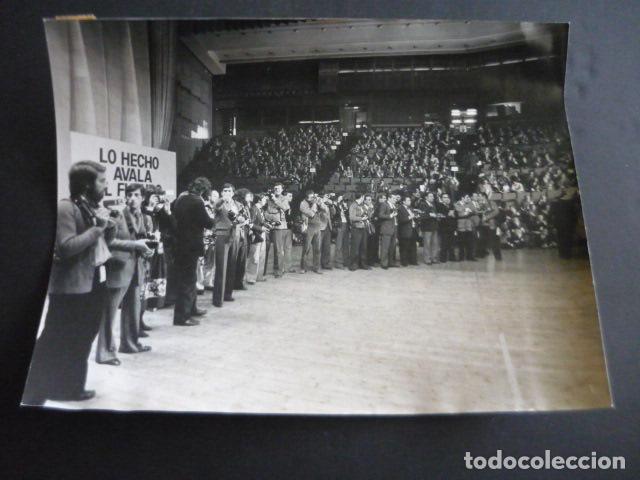 Fotograf&iacute;a antigua: MADRID 1978 PRIMER CONGRESO UCD PARTIDO POLITICO TRANSICCION ANTIGUA FOTOGRAFIA 24 X 18 CM