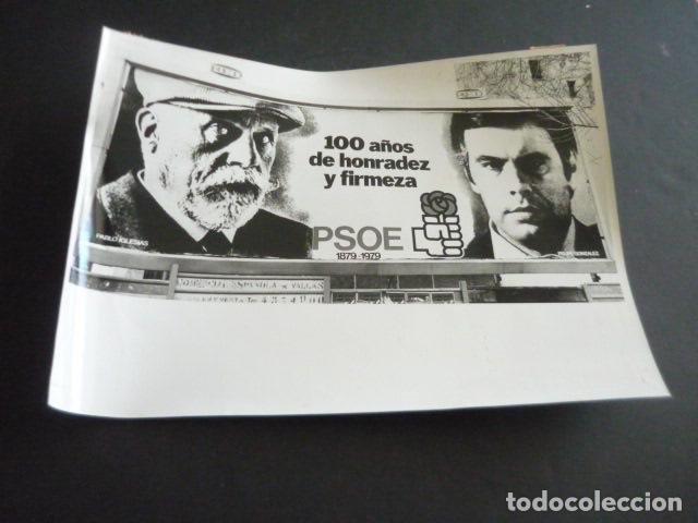 Fotograf&iacute;a antigua: ANUNCIO CENTENARIO PARTIDO SOCIALISTO OBRERO ESPA&Ntilde;OL PSOE TRANSICION ANTIGUA FOTOGRAFIA 24 X 18 CM
