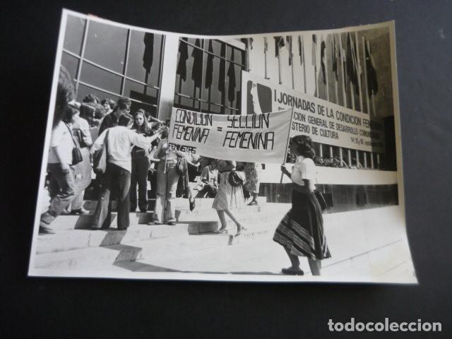 Fotograf&iacute;a antigua: MADRID I JORNADAS CONDICION FEMENINA FEMINISMO 1978 TRANSICION ANTIGUA FOTOGRAFIA 24 X 18 CM