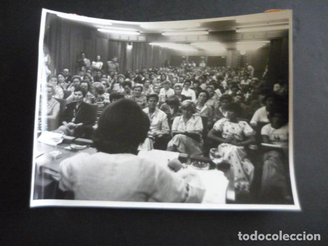 Fotograf&iacute;a antigua: MADRID I JORNADAS CONDICION FEMENINA FEMINISMO 1978 TRANSICION ANTIGUA FOTOGRAFIA 24 X 18 CM