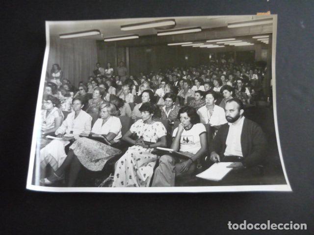 Fotograf&iacute;a antigua: MADRID I JORNADAS CONDICION FEMENINA FEMINISMO 1978 TRANSICION ANTIGUA FOTOGRAFIA 24 X 18 CM