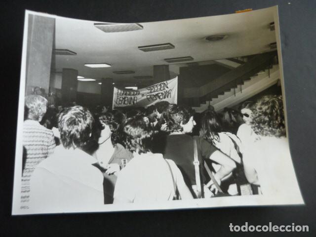 Fotograf&iacute;a antigua: MADRID I JORNADAS CONDICION FEMENINA FEMINISMO 1978 TRANSICION ANTIGUA FOTOGRAFIA 24 X 18 CM