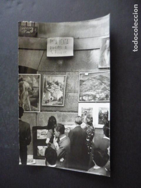 Fotografia antica: MADRID ESCALINATA OPERA EXPOSICION PINTURA AL AIRE LIBRE 1960 ANTIGUA FOTOGRAFIA 12 X 18 CM
