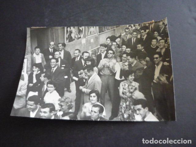 Fotografia antica: MADRID ESCALINATA OPERA EXPOSICION PINTURA AL AIRE LIBRE 1960 ANTIGUA FOTOGRAFIA 12 X 18 CM
