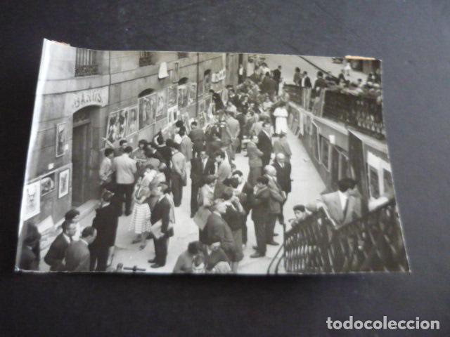 Fotografia antica: MADRID ESCALINATA OPERA EXPOSICION PINTURA AL AIRE LIBRE 1960 ANTIGUA FOTOGRAFIA 12 X 18 CM