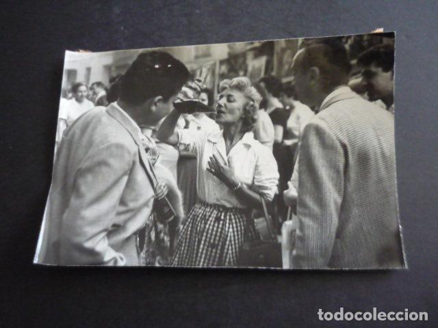 Alte Fotografie: MADRID ESCALINATA OPERA EXPOSICION PINTURA AL AIRE LIBRE 1960 ANTIGUA FOTOGRAFIA 12 X 18 CM