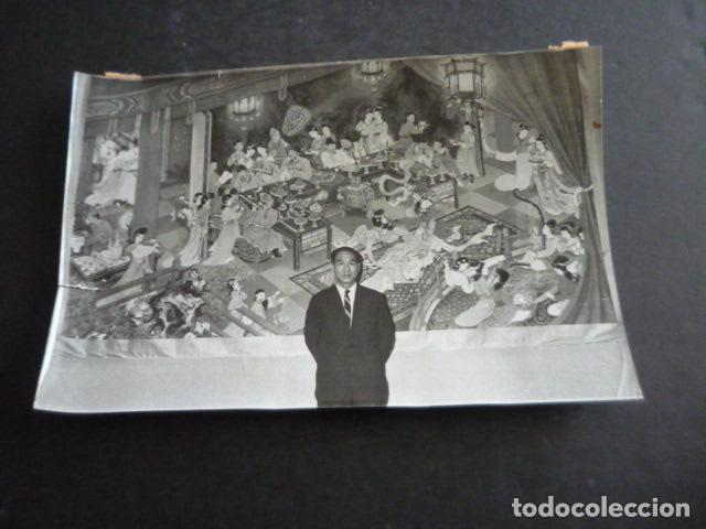 Alte Fotografie: MADRID BIBLIOTECA NACIONAL EXPOSICION PINTOR CHINO HOU-HSIH 1961 ANTIGUA FOTOGRAFIA 12 X 18 CM