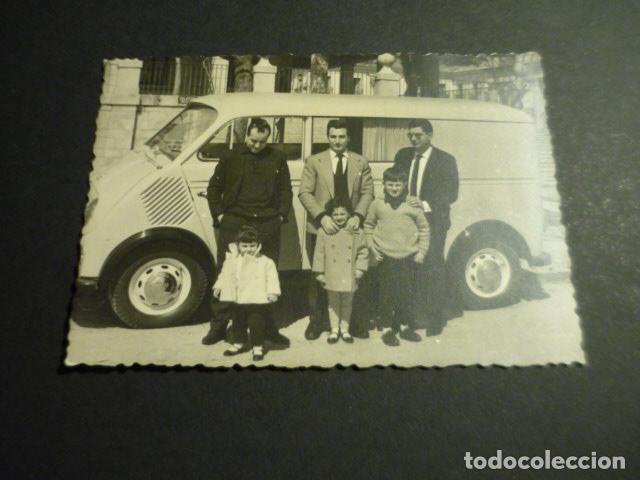 Fotografia antica: GRUPO Y FURGONETA ANTIGUA FOTOGRAFIA 8 X 11 CM