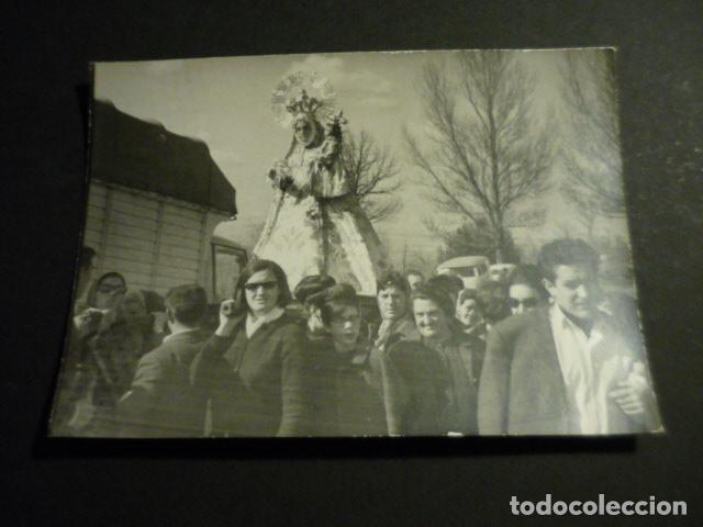 Fotograf&iacute;a antigua: RIAZA SEGOVIA PROCESION VIRGEN HONTANARES ANTIGUA FOTOGRAFIA 11 X 8 CM