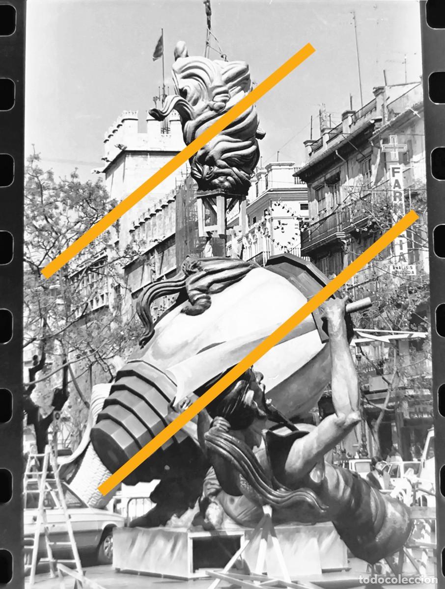Fotograf&iacute;a antigua: Antiguo negativo de fotograf&iacute;a. Falla plaza mercado central. A&ntilde;o 1997.