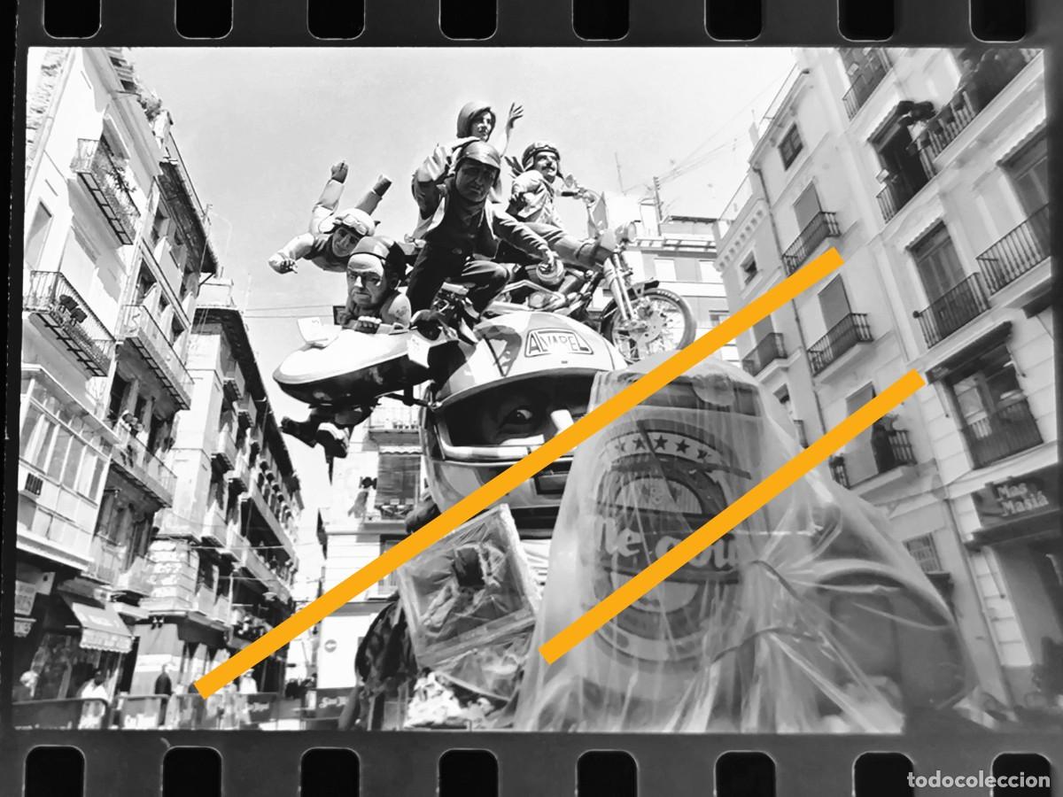 Fotograf&iacute;a antigua: Antiguo negativo de fotograf&iacute;a. Falla plaza de la Merced. A&ntilde;o 1997.