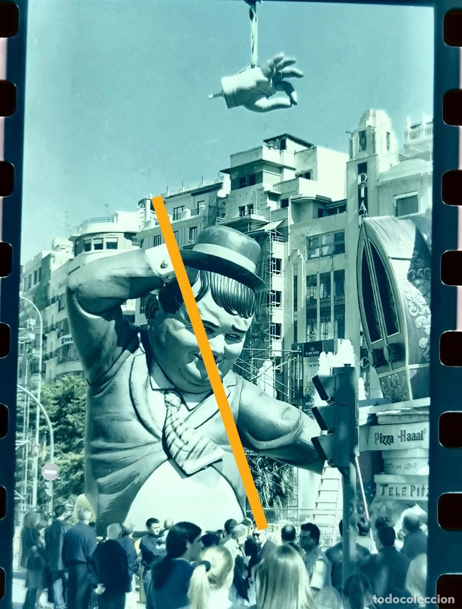 Fotograf&iacute;a antigua: Antiguo negativo de fotograf&iacute;a. Falla plaza del Ayuntamiento. A&ntilde;o 2001.