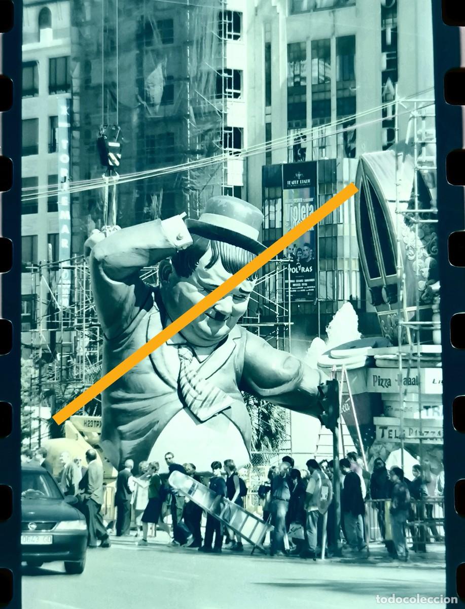 Fotograf&iacute;a antigua: Antiguo negativo de fotograf&iacute;a. Falla plaza del Ayuntamiento. A&ntilde;o 2001.