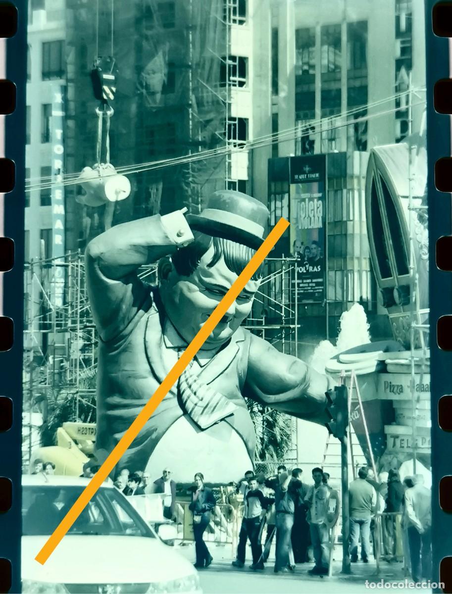 Fotograf&iacute;a antigua: Antiguo negativo de fotograf&iacute;a. Falla plaza del Ayuntamiento. A&ntilde;o 2001.