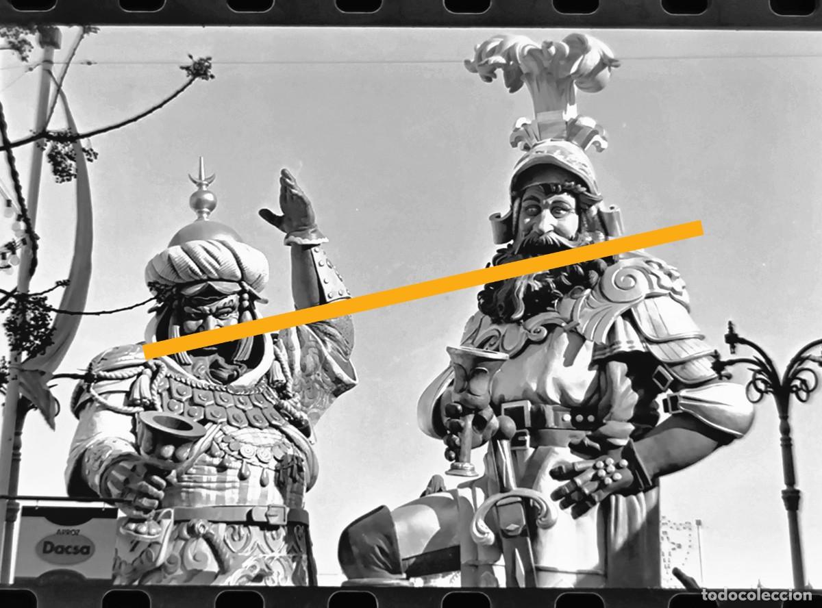Fotograf&iacute;a antigua: Antiguo negativo de fotograf&iacute;a. Falla Na Jordana. Fallas de Valencia. A&ntilde;o 1997.