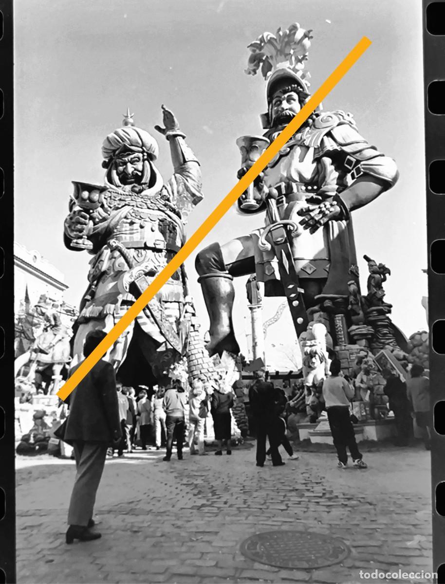 Fotograf&iacute;a antigua: Antiguo negativo de fotograf&iacute;a. Falla Na Jordana. Fallas de Valencia. A&ntilde;o 1997.