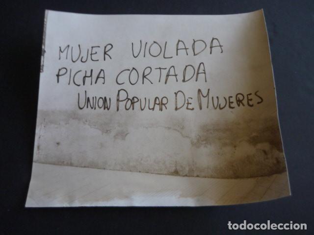 Fotograf&iacute;a antigua: ALCIRA VALENCIA PINTADA AGRUPACION FEMINISTA 1979 FOTOGRAFIA 24 X 18 CM