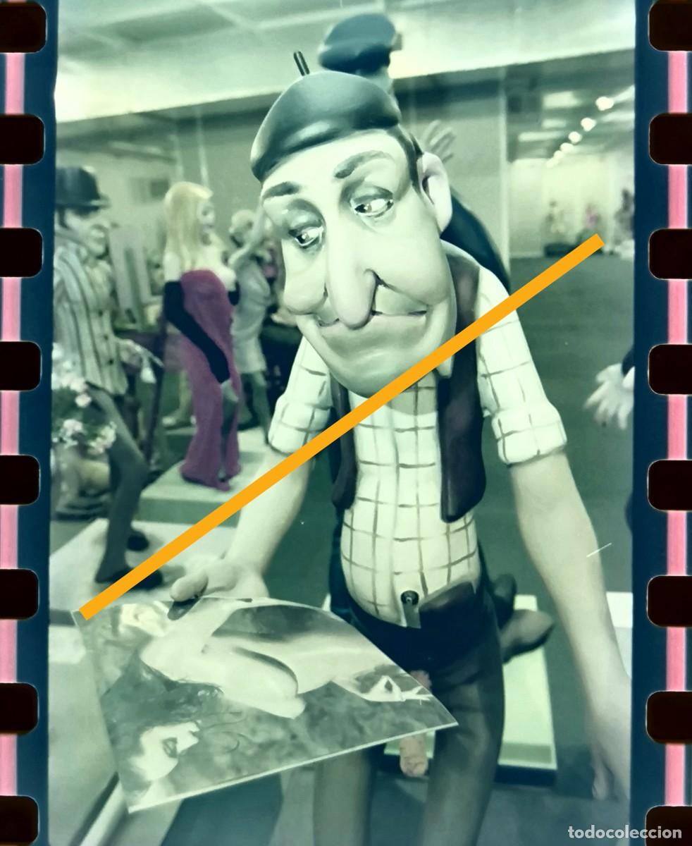 Fotograf&iacute;a antigua: Antiguo negativo de fotograf&iacute;a. Exposici&oacute;n del ninot. Falla. Fallas de Valencia. A&ntilde;o 2001.