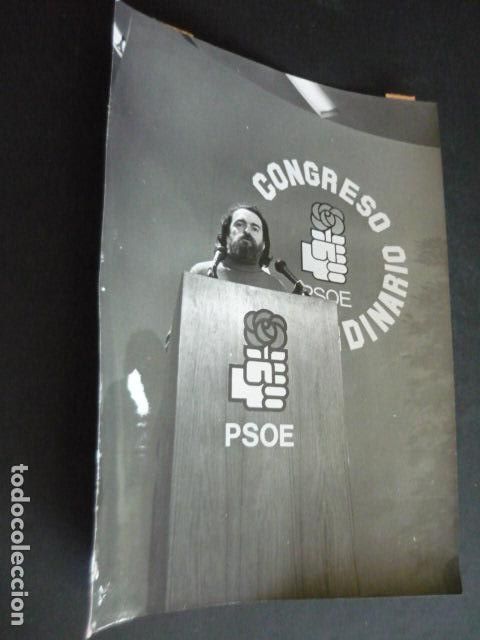 Antique Photography: MADRID CONGRESO EXTRAORDINARIO PARTIDO SOCIALISTA OBRERO ESPA&Ntilde;OL 1979 ANTIGUA FOTOGRAFIA 24 X 18 CM