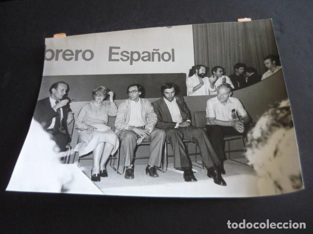 Alte Fotografie: MADRID CONGRESO EXTRAORDINARIO PARTIDO SOCIALISTA OBRERO ESPA&Ntilde;OL 1979 ANTIGUA FOTOGRAFIA 24 X 18 CM