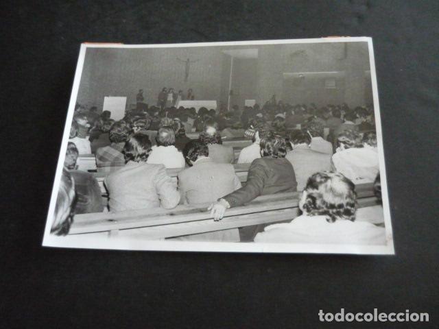 Fotograf&iacute;a antigua: HUELGA PROFESORES ENSE&Ntilde;ANZA GENERAL 1976 ANTIGUA FOTOGRAFIA 13 X 18 CM