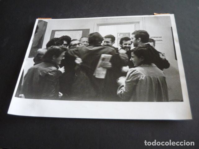 Fotograf&iacute;a antigua: MADRID HUELGA DE LA CONSTRUCCION 1976 ANTIGUA FOTOGRAFIA 24 X 18 CM