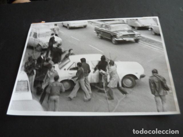 Antique Photography: MADRID HUELGA TRABAJADORES HOSTELERIA 1976 ANTIGUA FOTOGRAFIA 24 X 18 CM