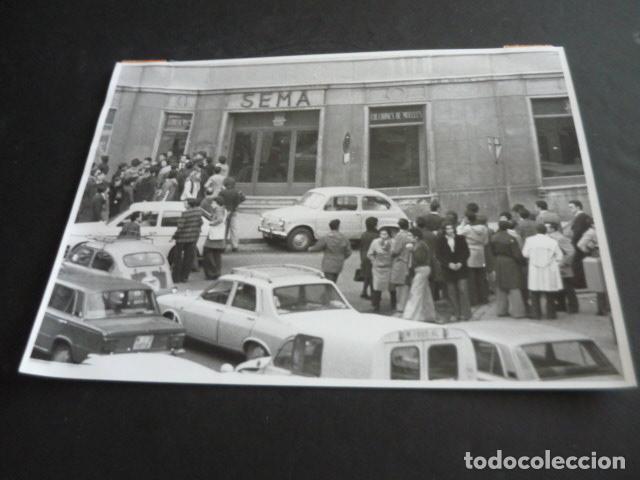 Fotograf&iacute;a antigua: MADRID HUELGA TRABAJADORES HOSTELERIA 1976 ANTIGUA FOTOGRAFIA 24 X 18 CM