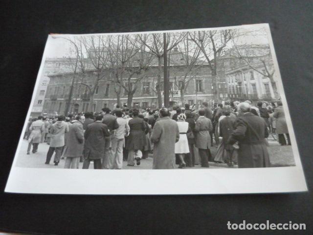 Fotografia antica: MADRID HUELGA TRABAJADORES HOSTELERIA 1976 ANTIGUA FOTOGRAFIA 24 X 18 CM