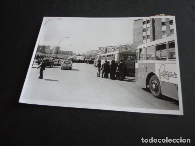 Fotografia antiga: MADRID CA&Ntilde;O ROTO MANIFESTACION 1976 ANTIGUA FOTOGRAFIA 13 X 18 CM