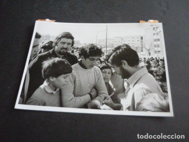 Fotograf&iacute;a antigua: MADRID CA&Ntilde;O ROTO MANIFESTACION 1976 ANTIGUA FOTOGRAFIA 13 X 18 CM