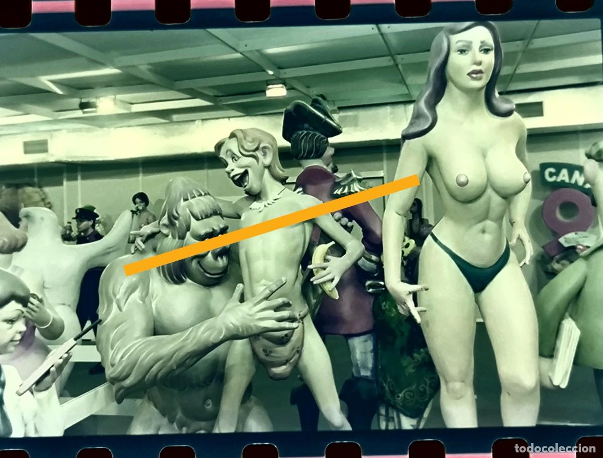Fotograf&iacute;a antigua: Antiguo negativo de fotograf&iacute;a. Exposici&oacute;n del ninot. Falla. Fallas de Valencia. A&ntilde;o 2001.