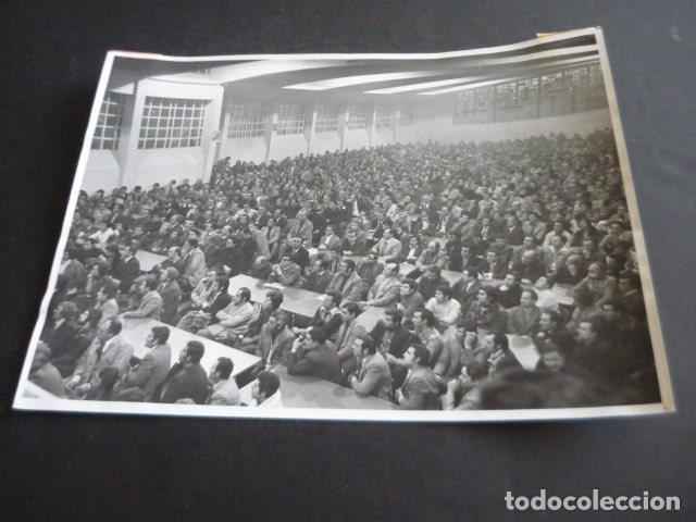 Fotografia antica: MADRID EMPRESA AUTOMOCION PERKINS ASAMBLEA 1976 ANTIGUA FOTOGRAFIA 24 X 18 CM